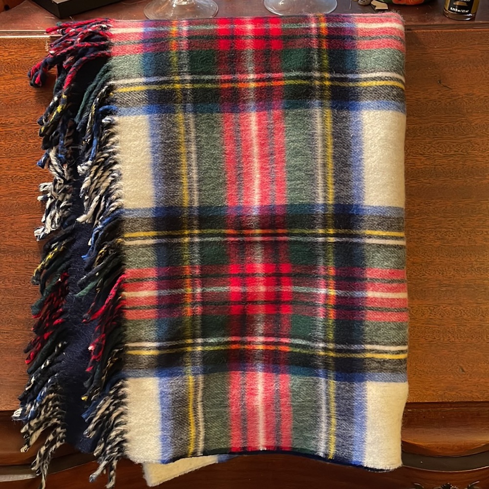 Bloomingdale’s plaid 100% lambswool made in great Britain wool stadium blanket